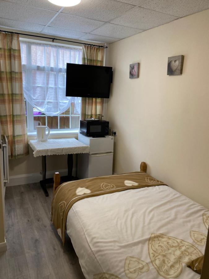 Clarendon - Only 3*