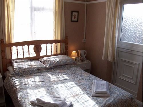 Guest house Clarendon - Only 3*