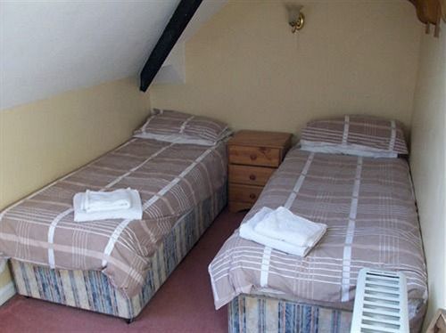 Clarendon - Only 3*