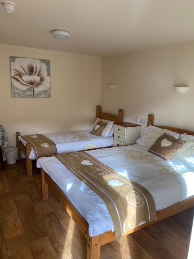 Clarendon - Only 3*