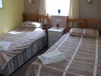 Clarendon - Only 3*