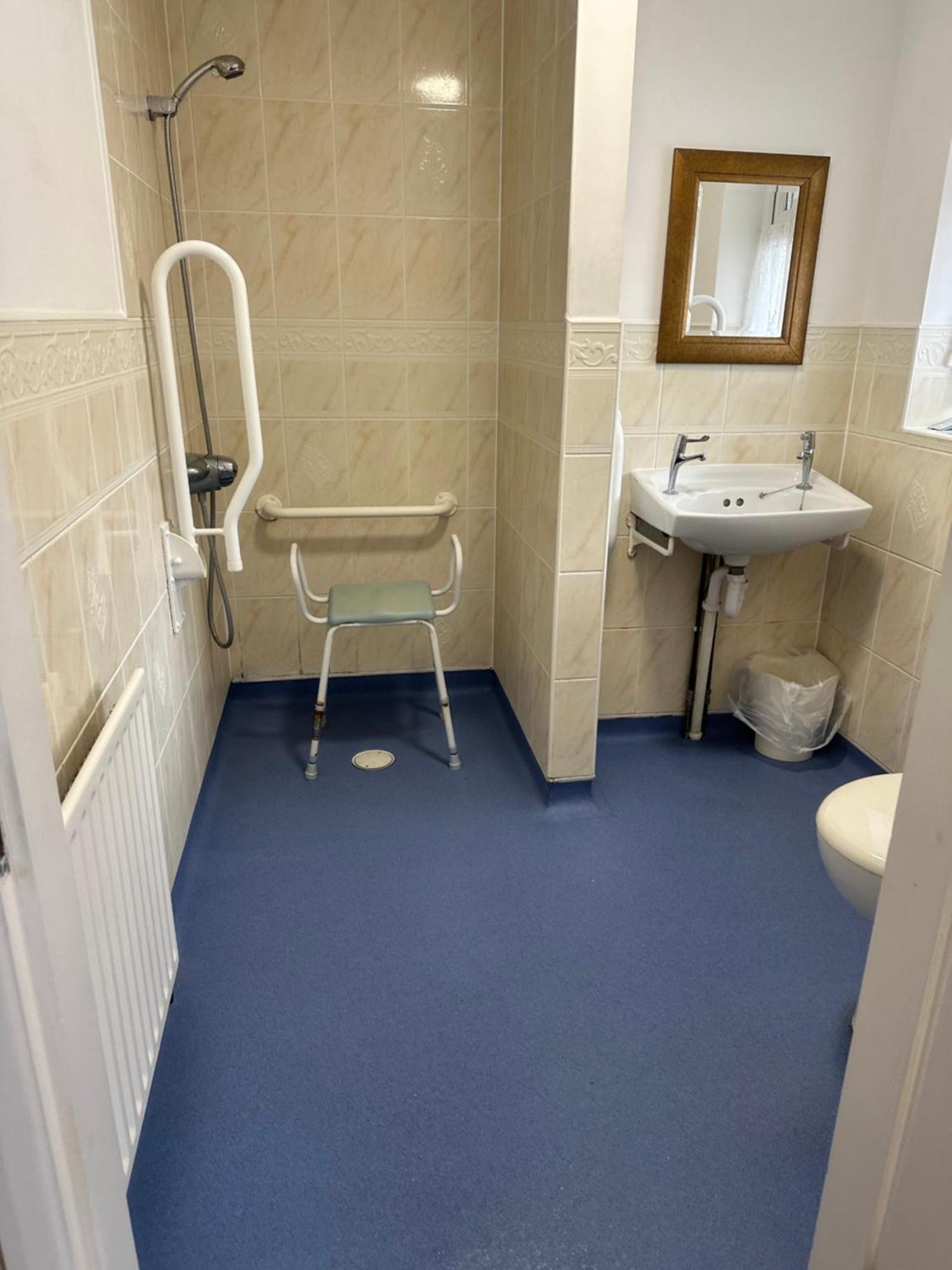 Clarendon - Only 3*